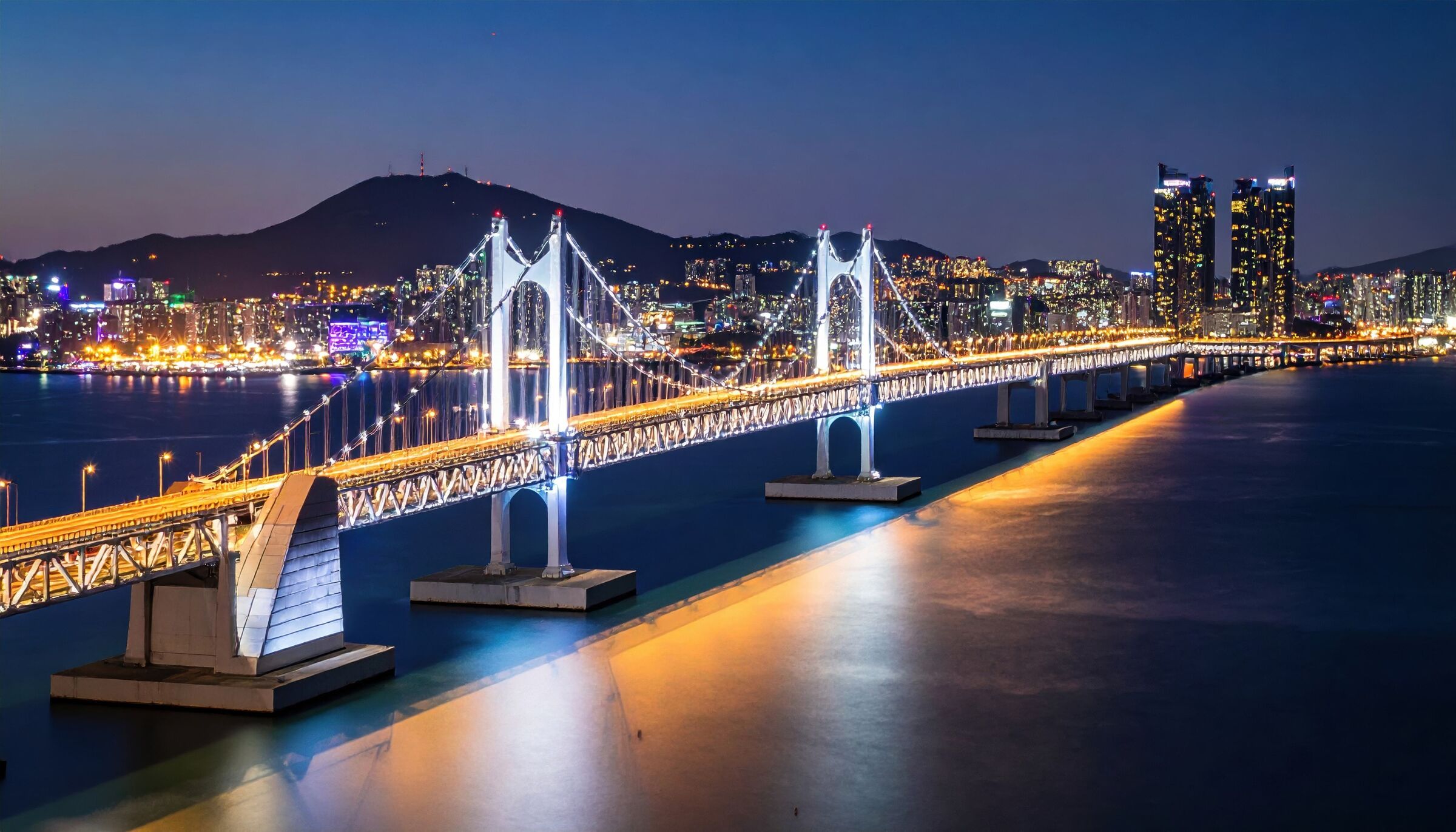 야경 속 광안대교와 해안 도시